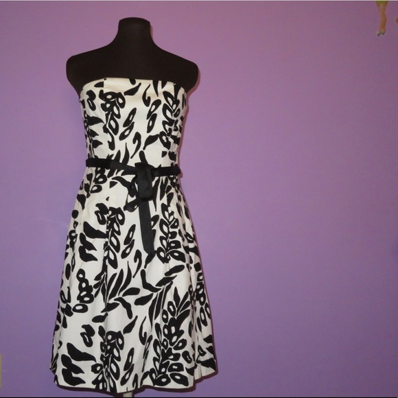 ✨ White House Black Market ✨ strapless dress - Picture 3 of 8